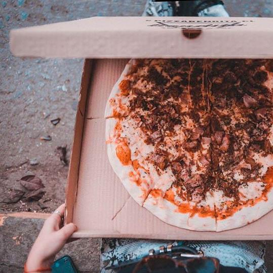 Envase Caja Pizza Blanca Mediana 25 x 25 cm. - Pack 50 und CPIZZA25R71*